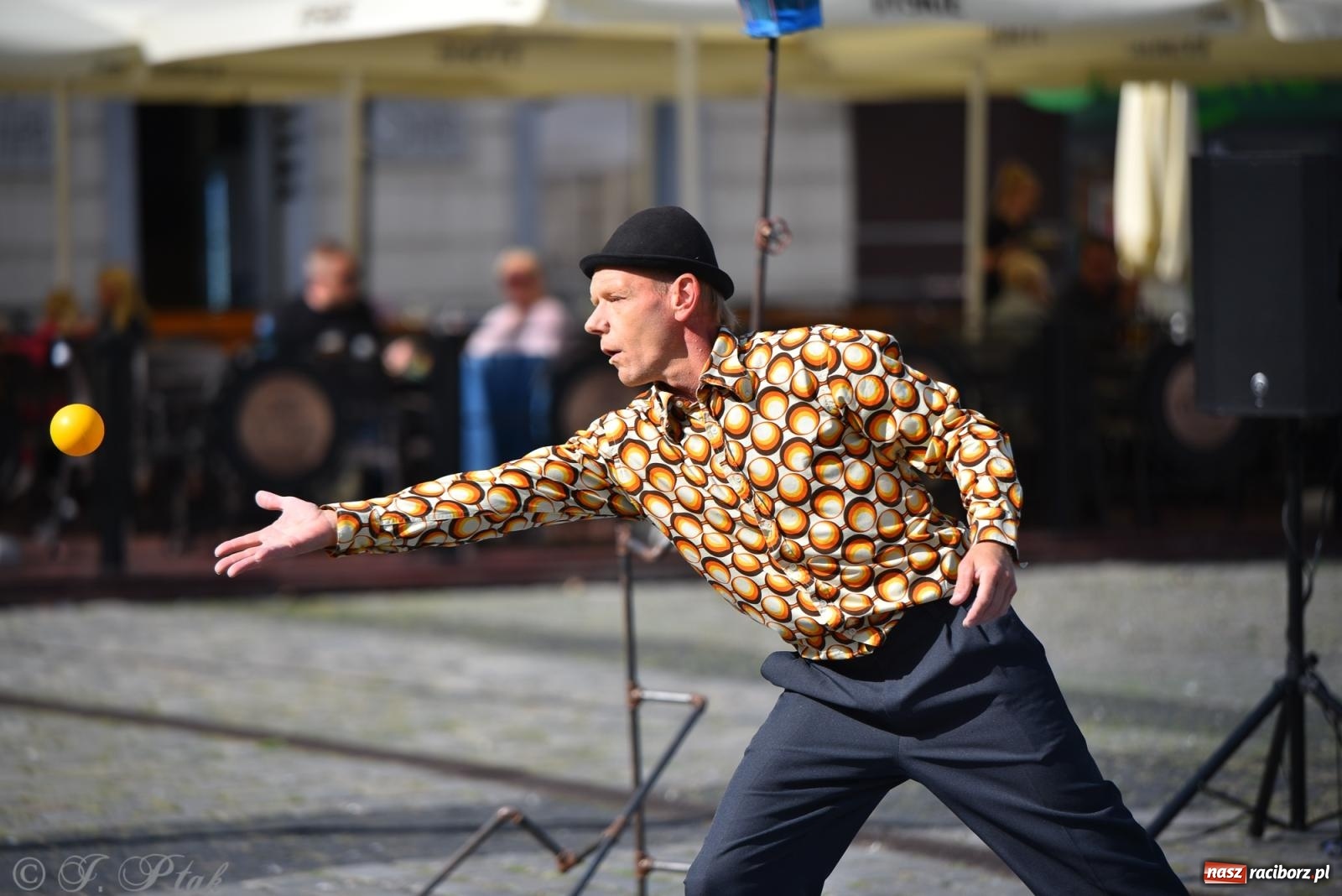 Zdjęcie w galerii na portalu naszraciborz.pl: Pozor, už nemôžem - spektakl na raciborskim Rynku [FOTO i WIDEO] wiadomości z regionu
