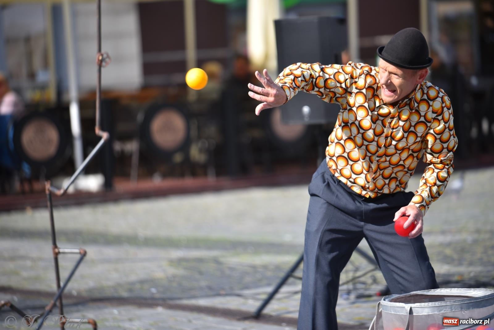 Zdjęcie w galerii na portalu naszraciborz.pl: Pozor, už nemôžem - spektakl na raciborskim Rynku [FOTO i WIDEO] wiadomości z regionu