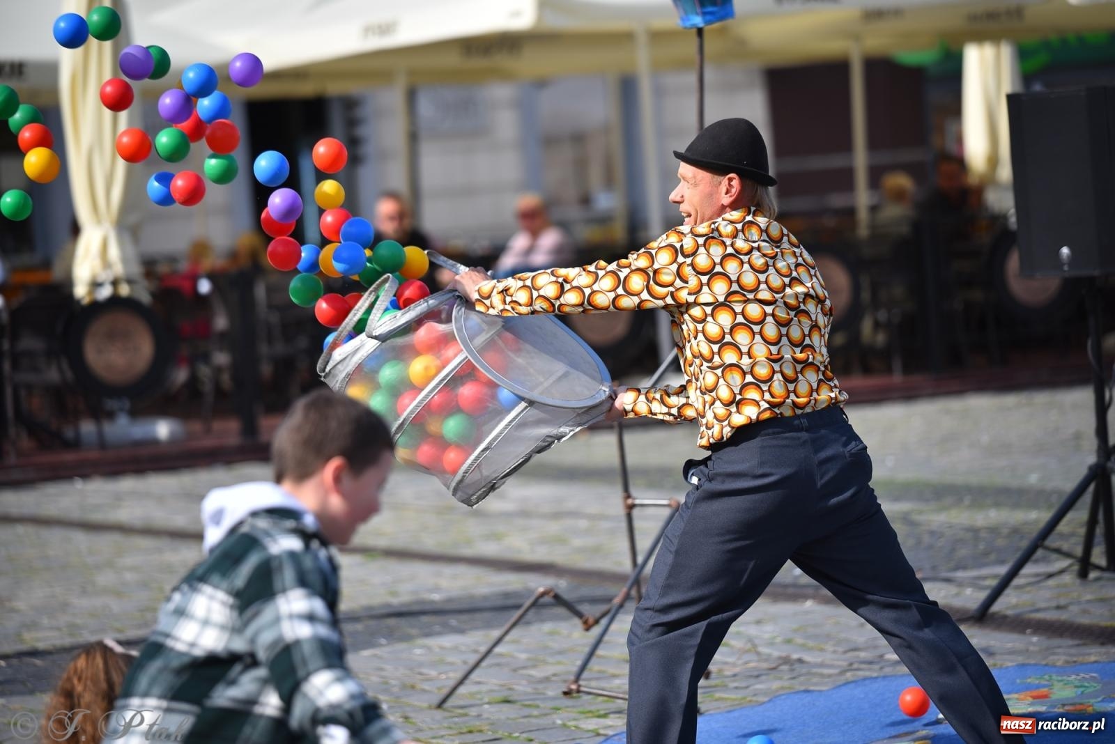 Zdjęcie w galerii na portalu naszraciborz.pl: Pozor, už nemôžem - spektakl na raciborskim Rynku [FOTO i WIDEO] wiadomości z regionu