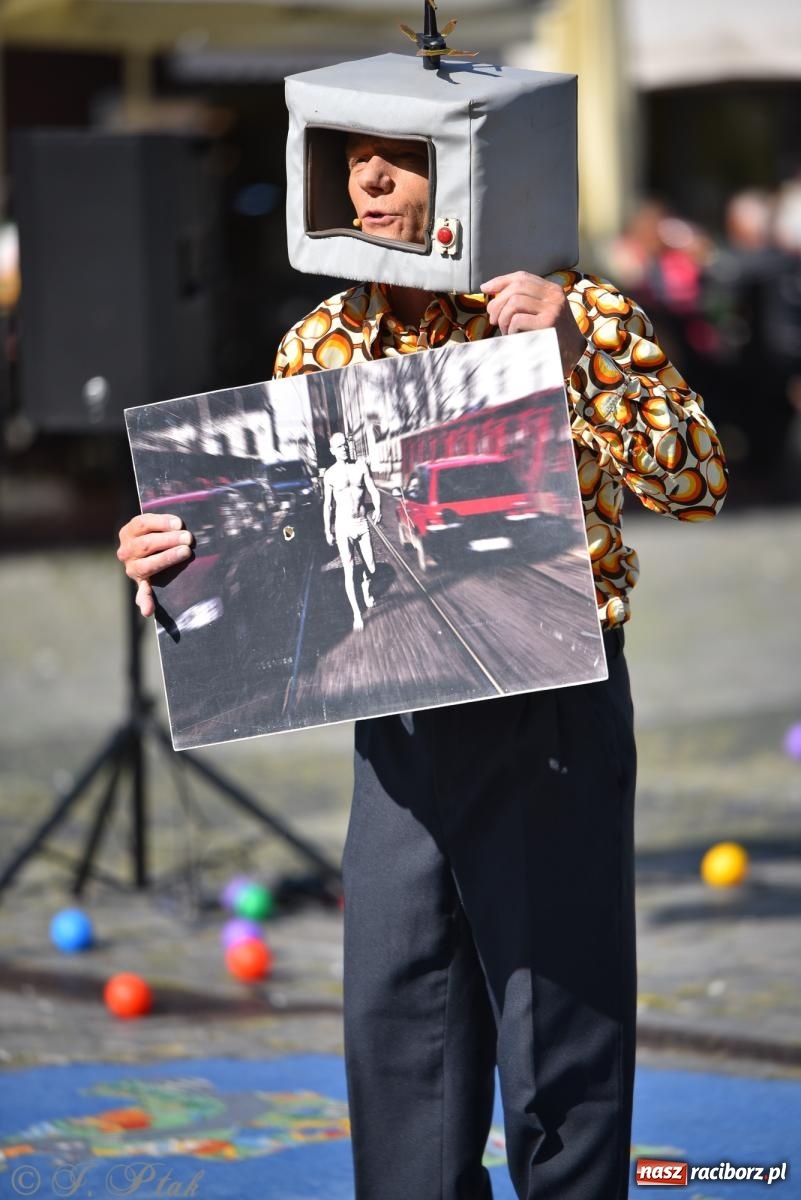 Zdjęcie w galerii na portalu naszraciborz.pl: Pozor, už nemôžem - spektakl na raciborskim Rynku [FOTO i WIDEO] wiadomości z regionu