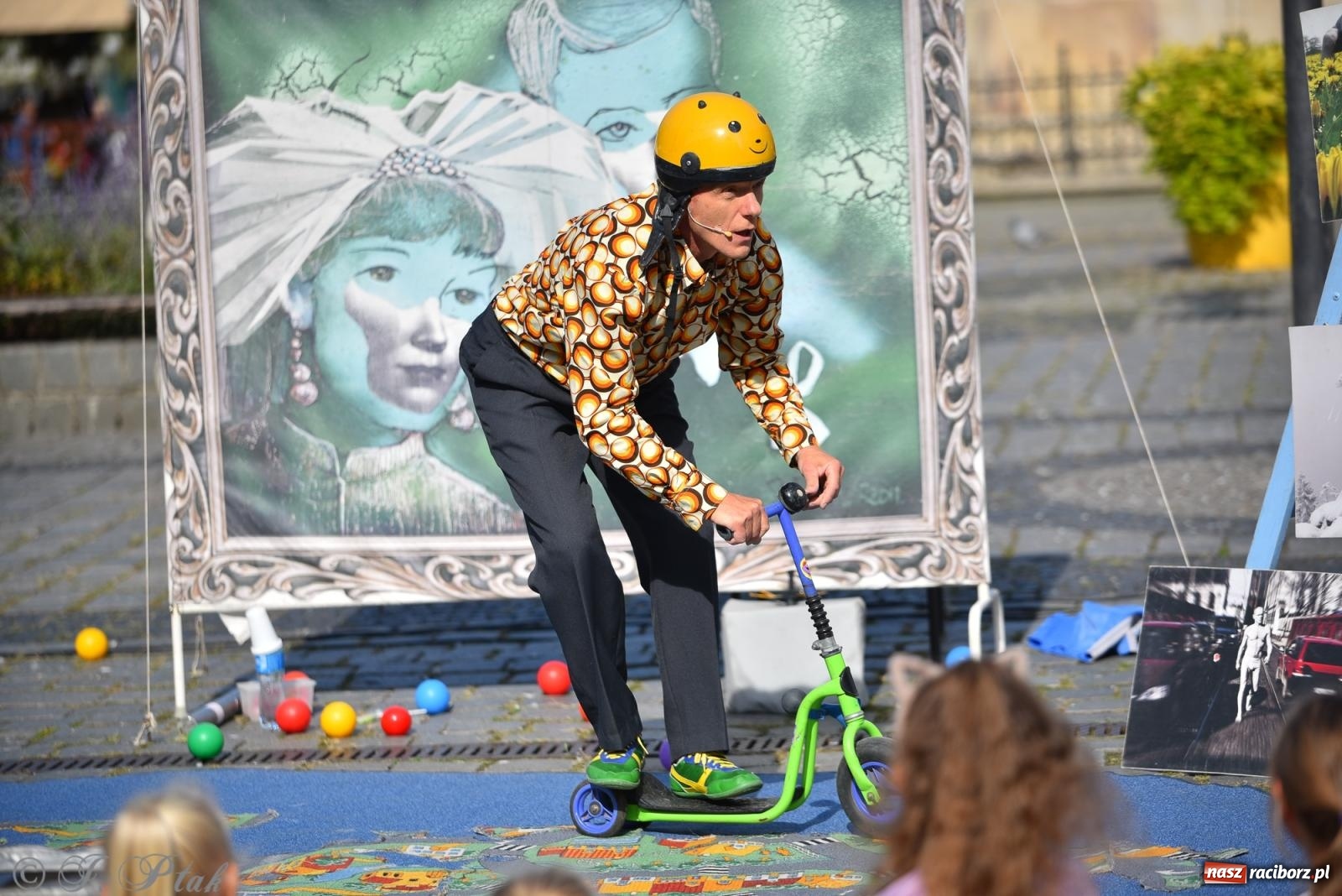 Zdjęcie w galerii na portalu naszraciborz.pl: Pozor, už nemôžem - spektakl na raciborskim Rynku [FOTO i WIDEO] wiadomości z regionu