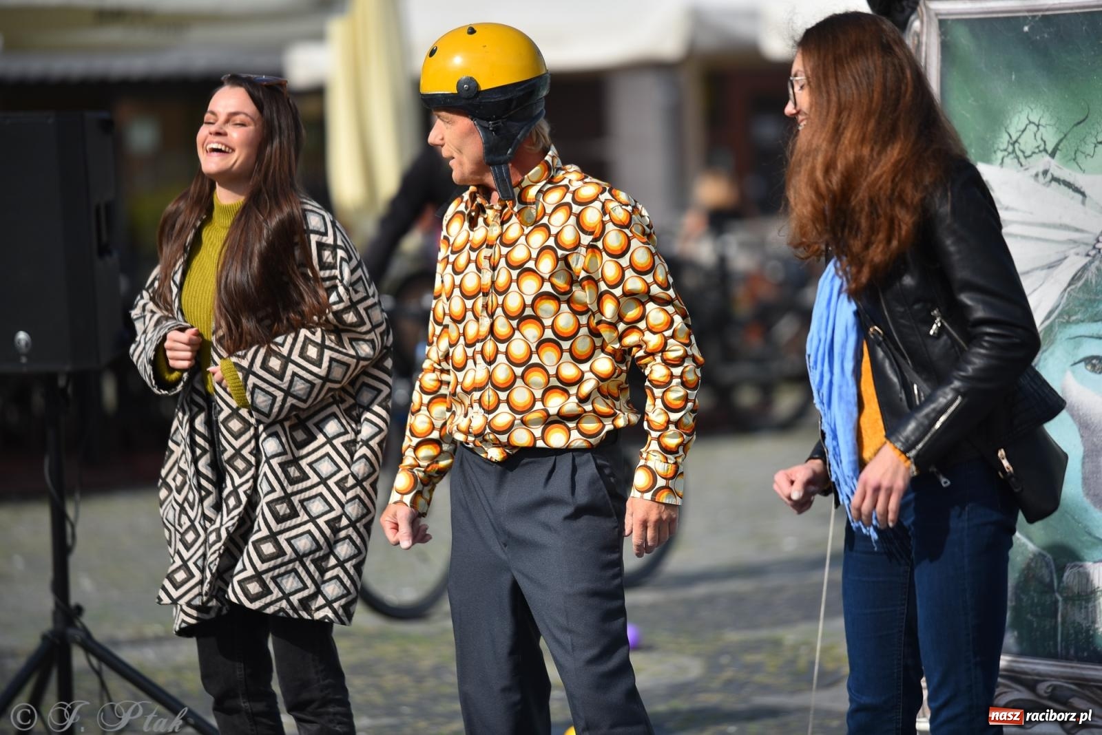Zdjęcie w galerii na portalu naszraciborz.pl: Pozor, už nemôžem - spektakl na raciborskim Rynku [FOTO i WIDEO] wiadomości z regionu