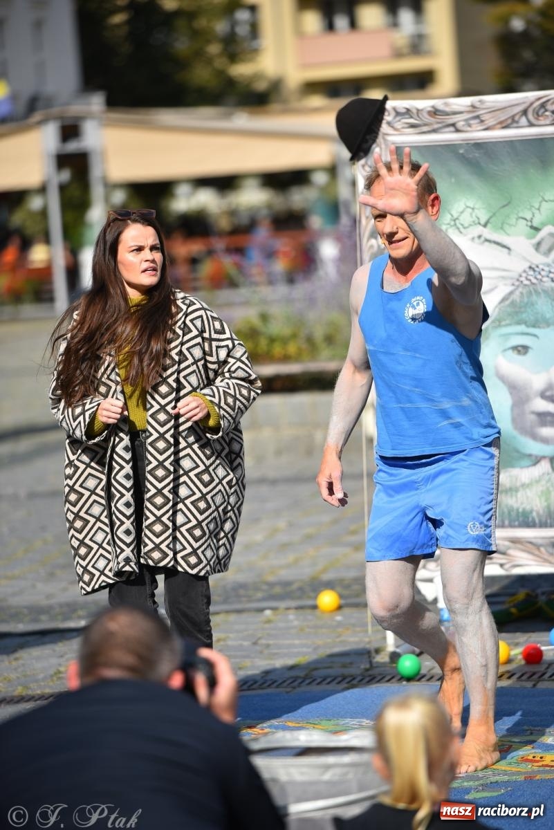 Zdjęcie w galerii na portalu naszraciborz.pl: Pozor, už nemôžem - spektakl na raciborskim Rynku [FOTO i WIDEO] wiadomości z regionu
