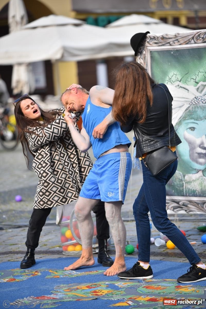 Zdjęcie w galerii na portalu naszraciborz.pl: Pozor, už nemôžem - spektakl na raciborskim Rynku [FOTO i WIDEO] wiadomości z regionu