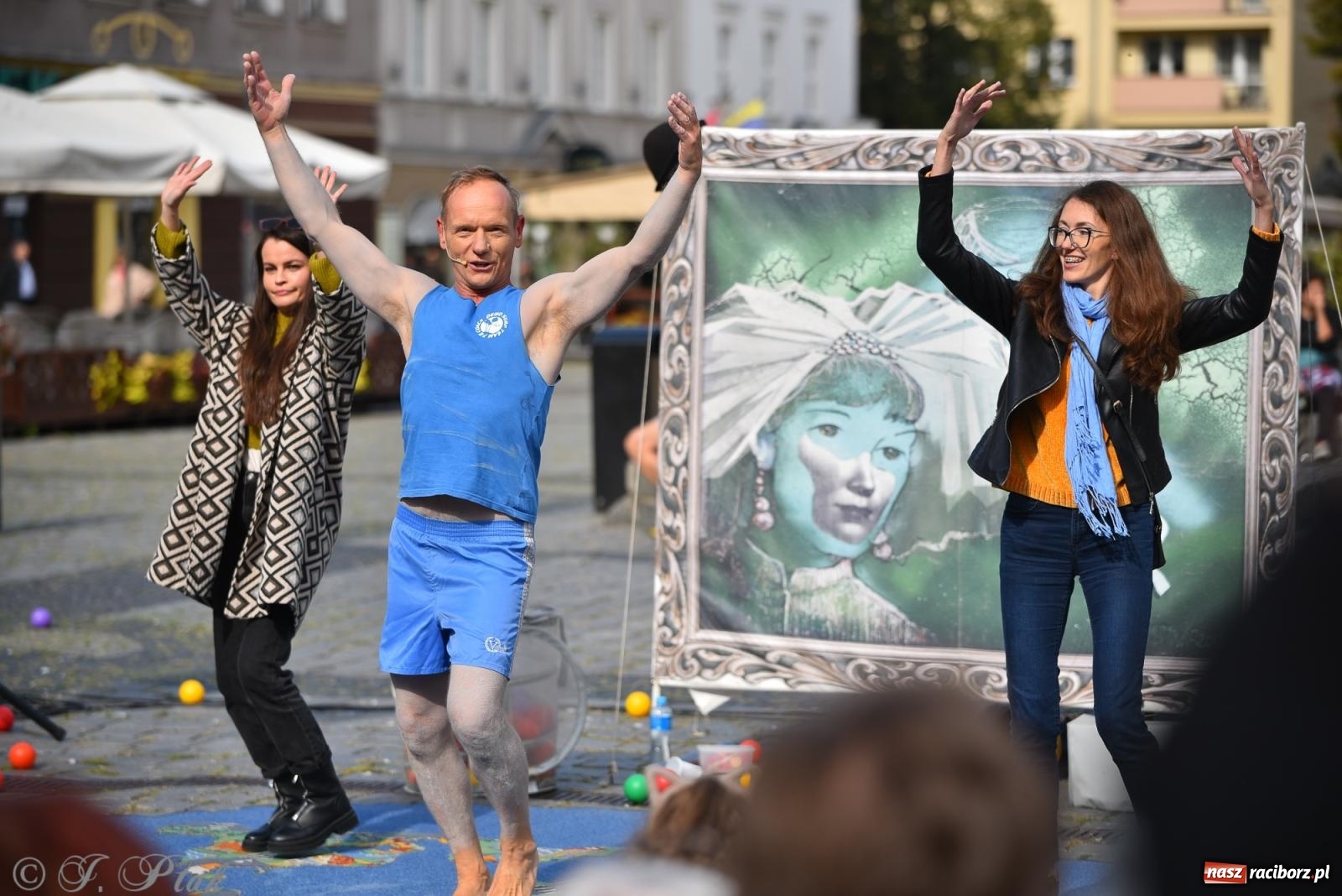 Zdjęcie w galerii na portalu naszraciborz.pl: Pozor, už nemôžem - spektakl na raciborskim Rynku [FOTO i WIDEO] wiadomości z regionu