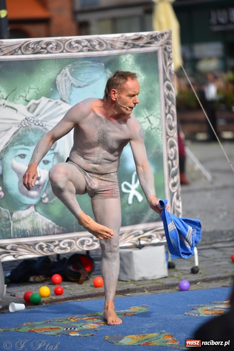 Zdjęcie w galerii na portalu naszraciborz.pl: Pozor, už nemôžem - spektakl na raciborskim Rynku [FOTO i WIDEO] wiadomości z regionu