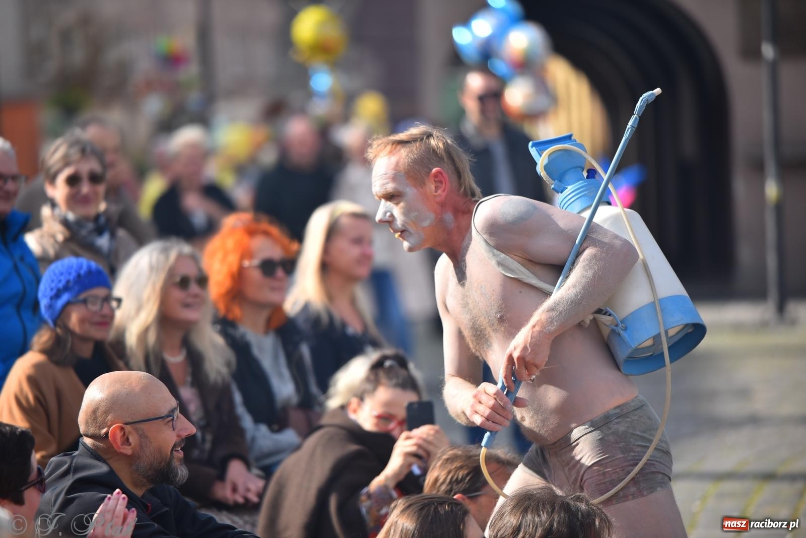 Zdjęcie w galerii na portalu naszraciborz.pl: Pozor, už nemôžem - spektakl na raciborskim Rynku [FOTO i WIDEO] wiadomości z regionu
