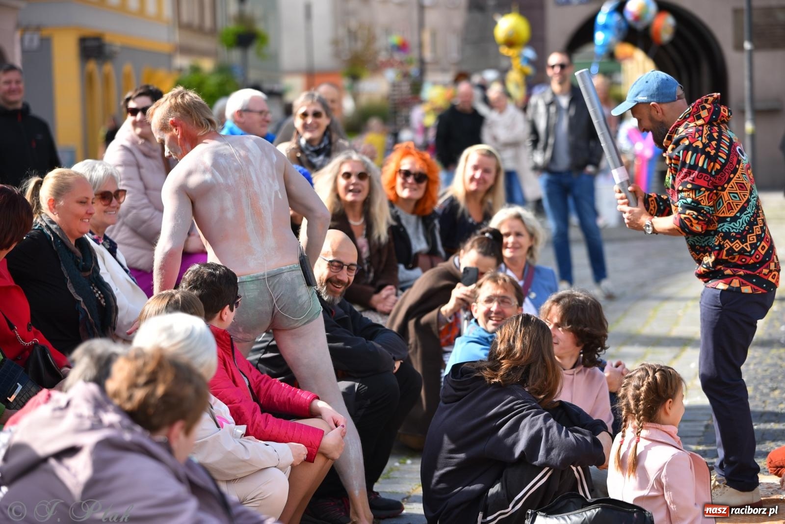 Zdjęcie w galerii na portalu naszraciborz.pl: Pozor, už nemôžem - spektakl na raciborskim Rynku [FOTO i WIDEO] wiadomości z regionu