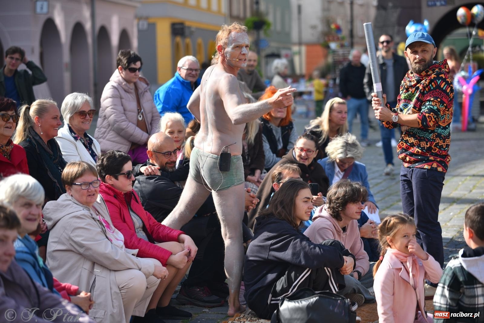 Zdjęcie w galerii na portalu naszraciborz.pl: Pozor, už nemôžem - spektakl na raciborskim Rynku [FOTO i WIDEO] wiadomości z regionu
