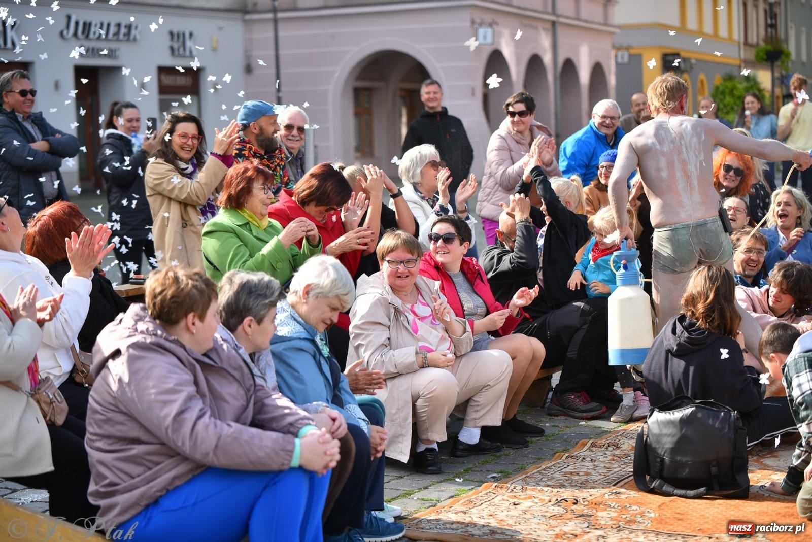 Zdjęcie w galerii na portalu naszraciborz.pl: Pozor, už nemôžem - spektakl na raciborskim Rynku [FOTO i WIDEO] wiadomości z regionu
