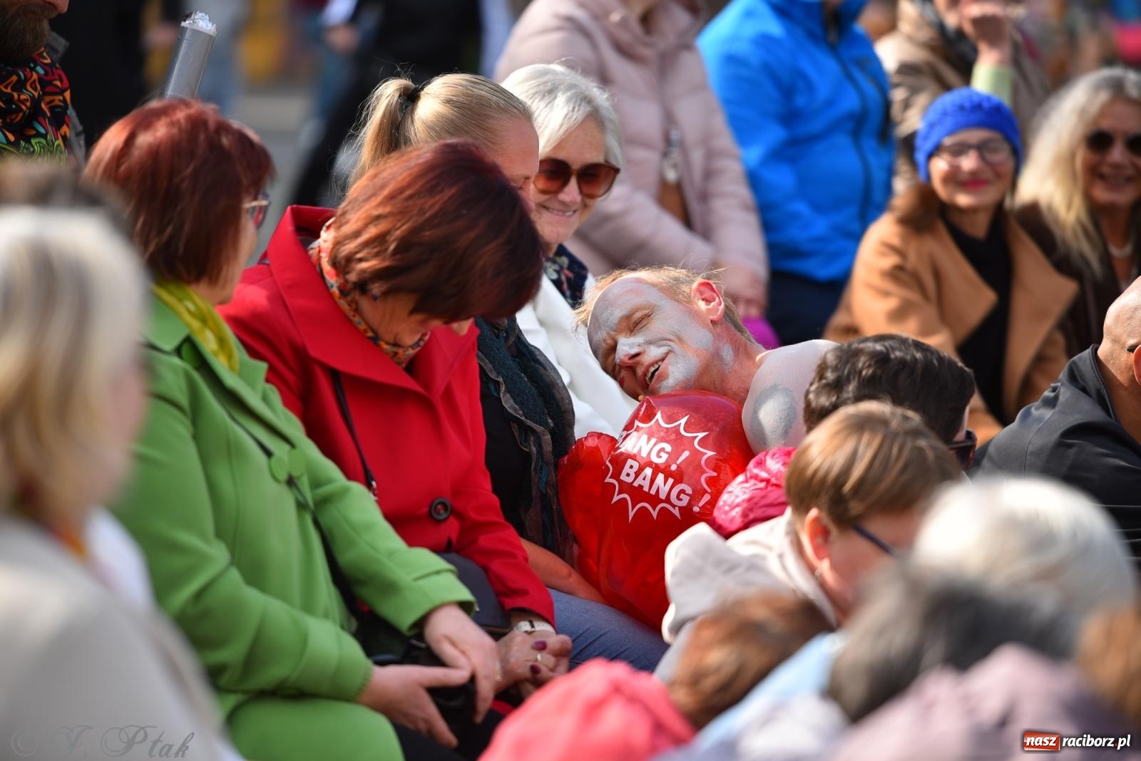 Zdjęcie w galerii na portalu naszraciborz.pl: Pozor, už nemôžem - spektakl na raciborskim Rynku [FOTO i WIDEO] wiadomości z regionu