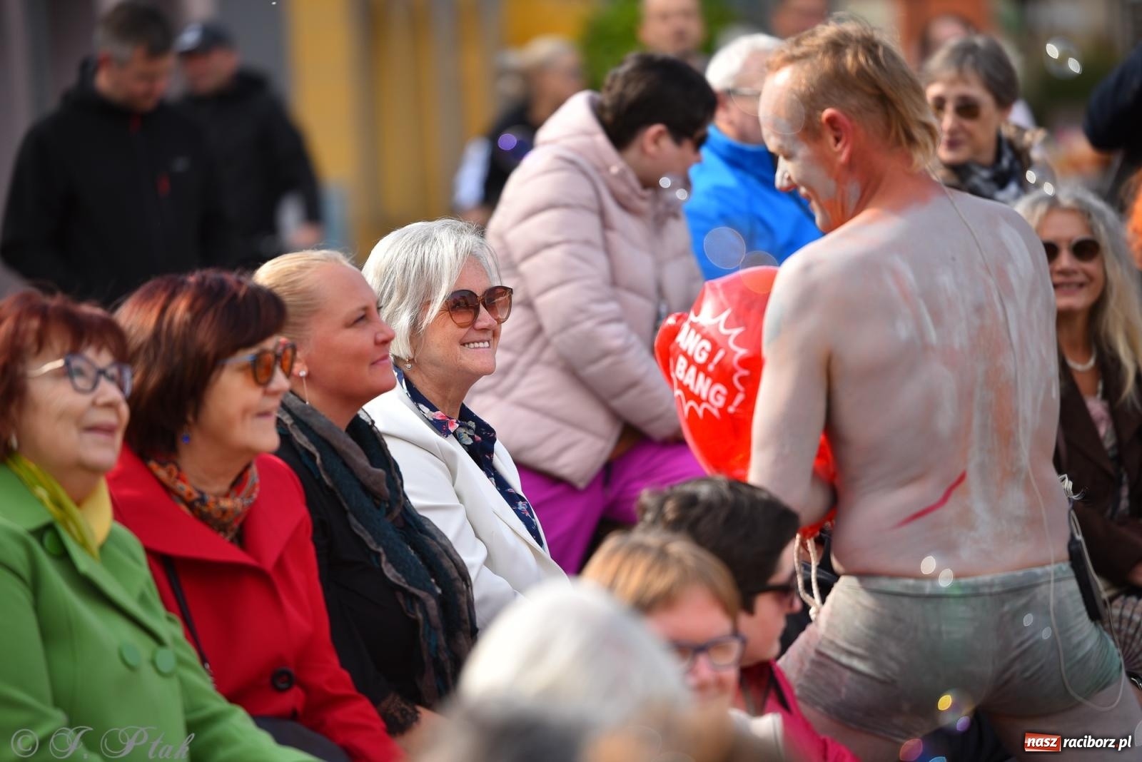 Zdjęcie w galerii na portalu naszraciborz.pl: Pozor, už nemôžem - spektakl na raciborskim Rynku [FOTO i WIDEO] wiadomości z regionu