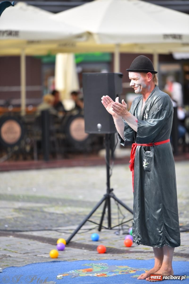 Zdjęcie w galerii na portalu naszraciborz.pl: Pozor, už nemôžem - spektakl na raciborskim Rynku [FOTO i WIDEO] wiadomości z regionu