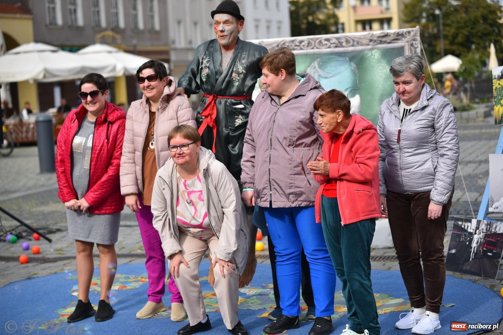 Zdjęcie w galerii na portalu naszraciborz.pl: Pozor, už nemôžem - spektakl na raciborskim Rynku [FOTO i WIDEO] wiadomości z regionu