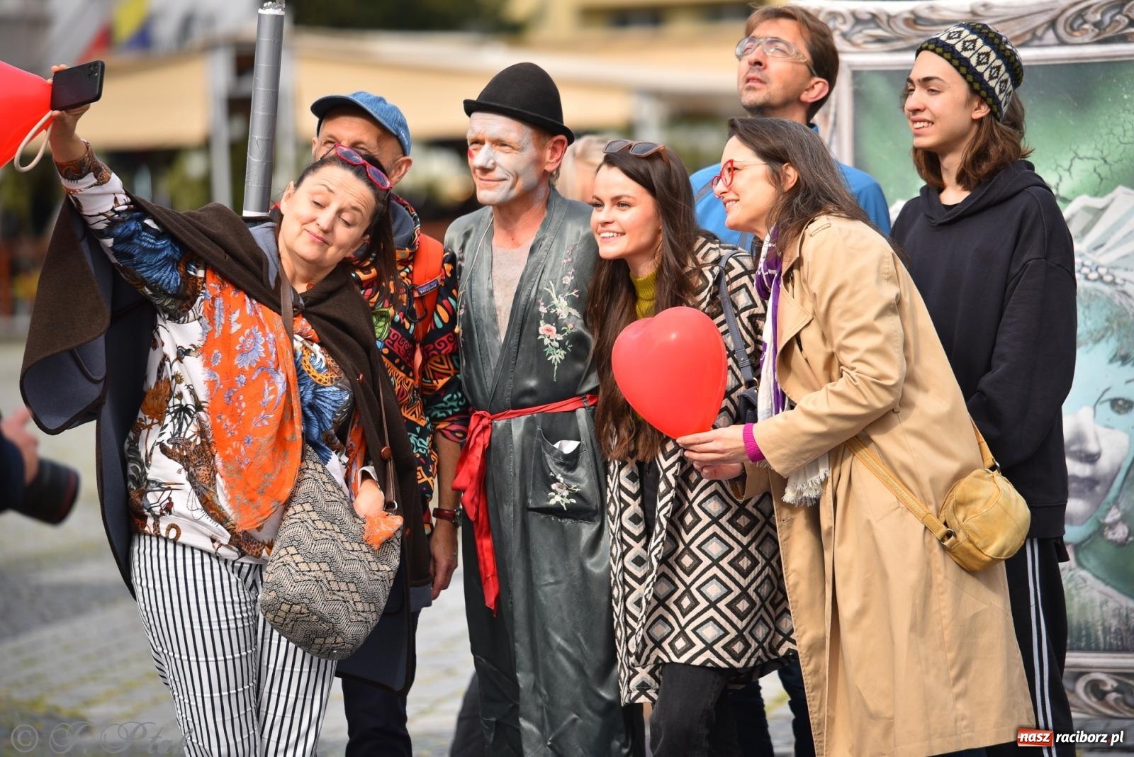 Zdjęcie w galerii na portalu naszraciborz.pl: Pozor, už nemôžem - spektakl na raciborskim Rynku [FOTO i WIDEO] wiadomości z regionu