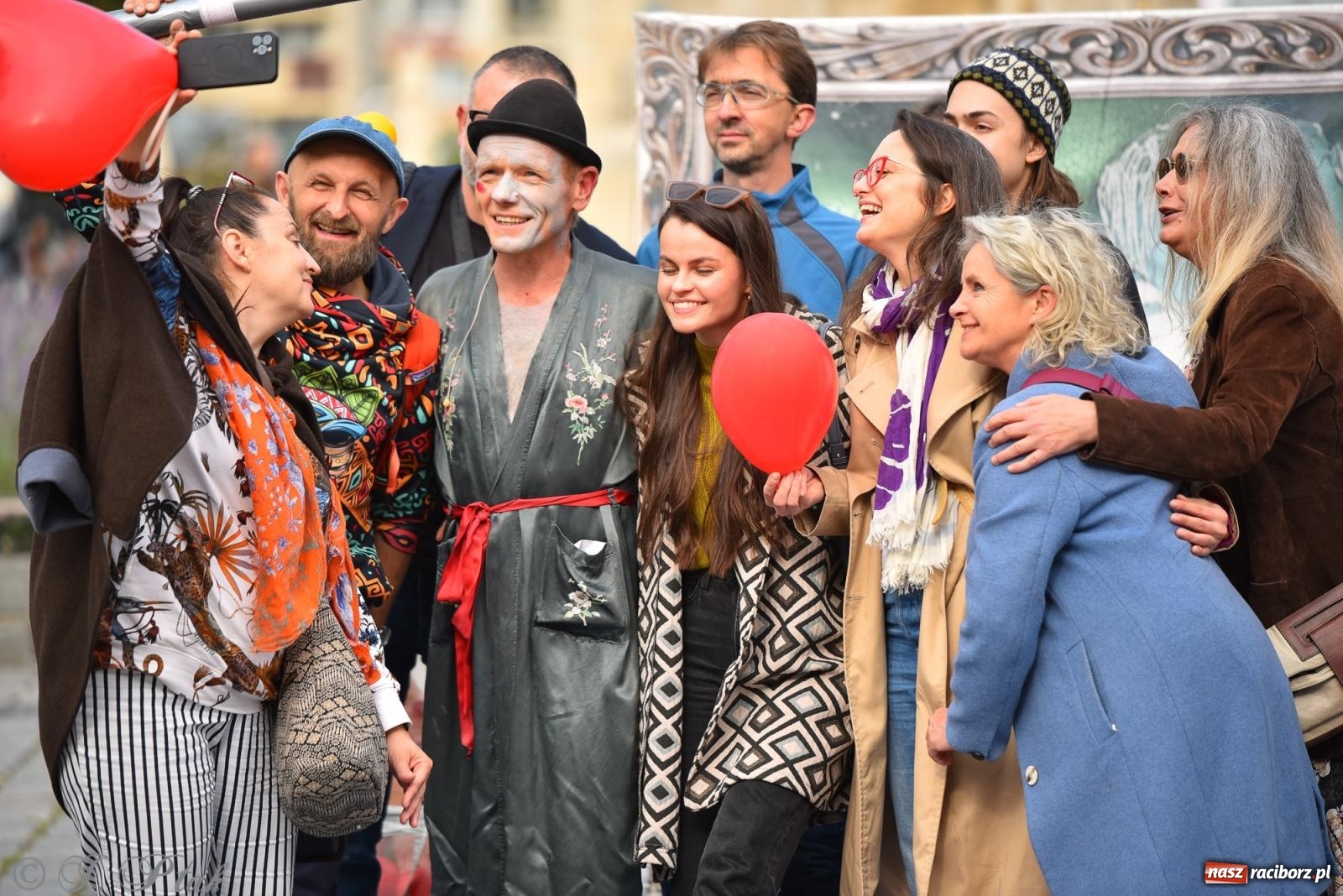 Zdjęcie w galerii na portalu naszraciborz.pl: Pozor, už nemôžem - spektakl na raciborskim Rynku [FOTO i WIDEO] wiadomości z regionu