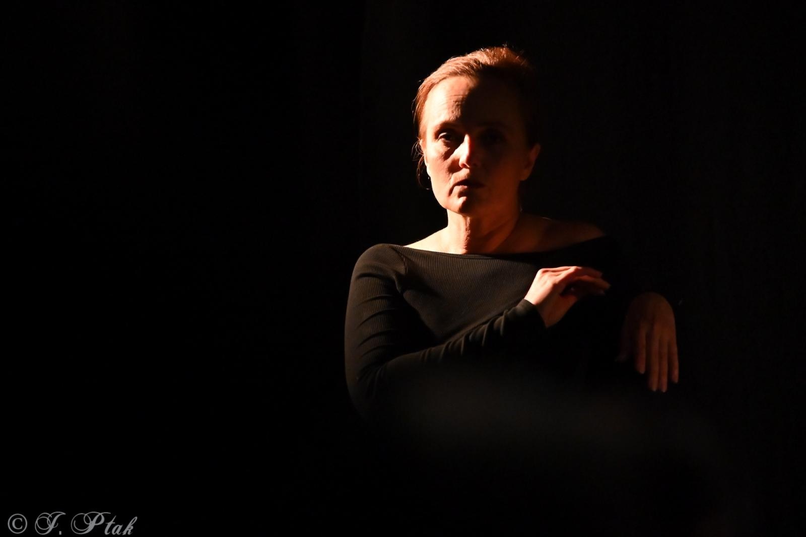 Zdjęcie w galerii na portalu naszraciborz.pl: Kolektyw Artystyczny z Raciborza na deskach Strzechy [FOTO] wiadomości z regionu