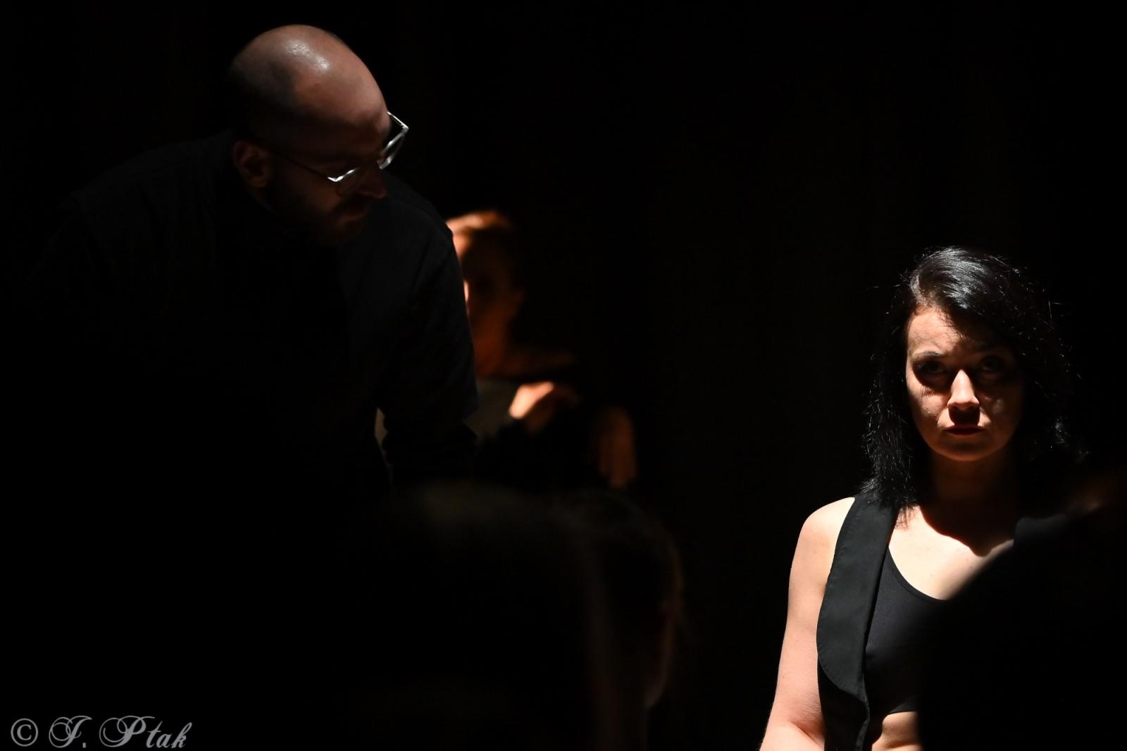 Zdjęcie w galerii na portalu naszraciborz.pl: Kolektyw Artystyczny z Raciborza na deskach Strzechy [FOTO] wiadomości z regionu