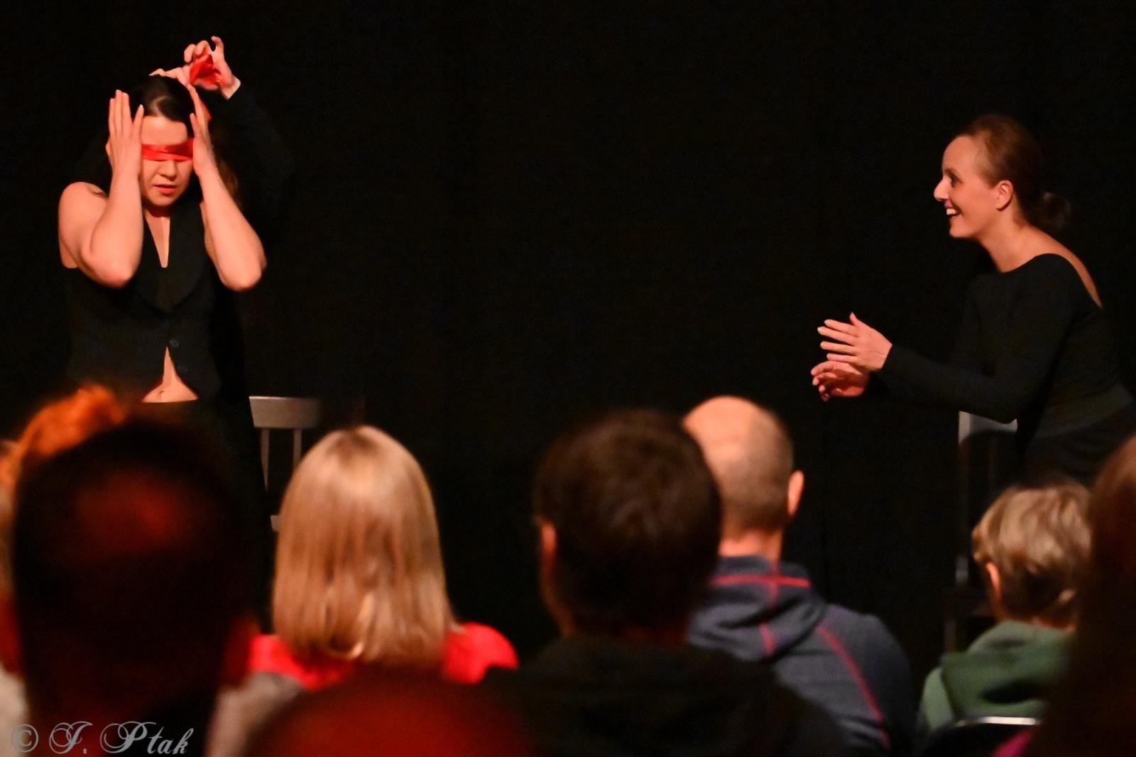 Zdjęcie w galerii na portalu naszraciborz.pl: Kolektyw Artystyczny z Raciborza na deskach Strzechy [FOTO] wiadomości z regionu