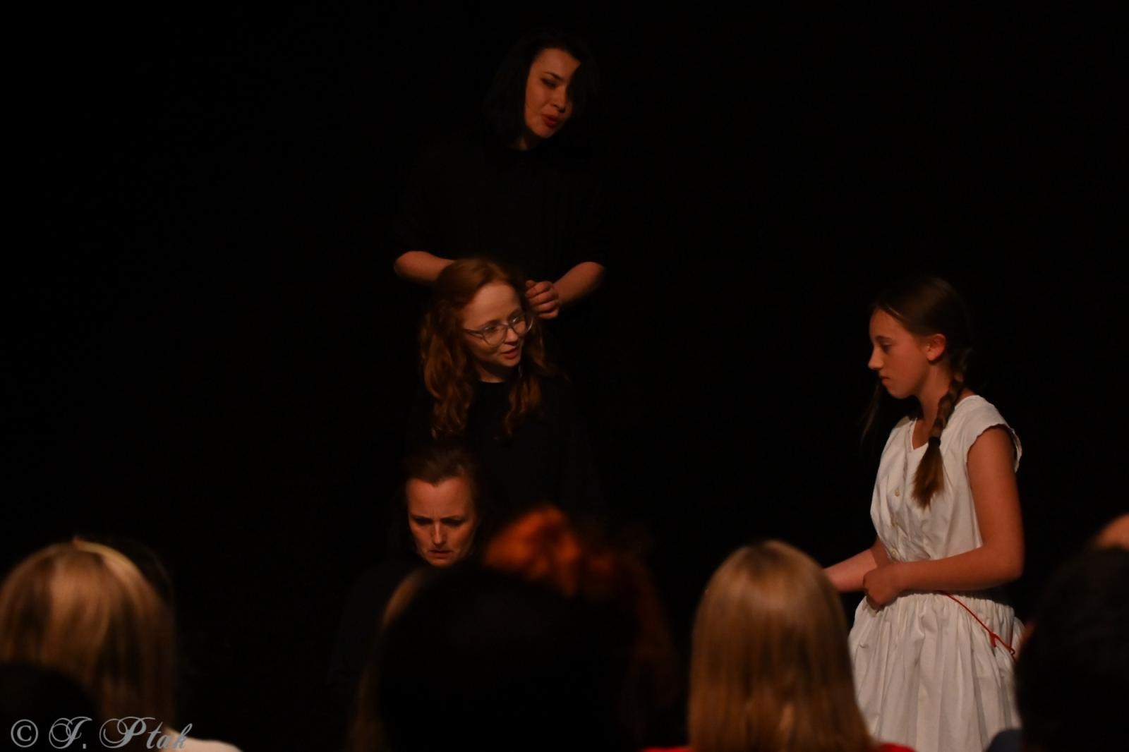 Zdjęcie w galerii na portalu naszraciborz.pl: Kolektyw Artystyczny z Raciborza na deskach Strzechy [FOTO] wiadomości z regionu