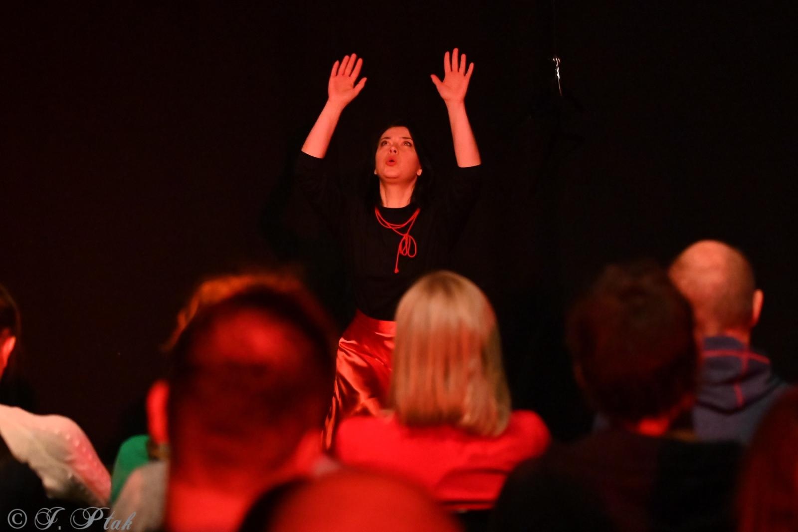 Zdjęcie w galerii na portalu naszraciborz.pl: Kolektyw Artystyczny z Raciborza na deskach Strzechy [FOTO] wiadomości z regionu