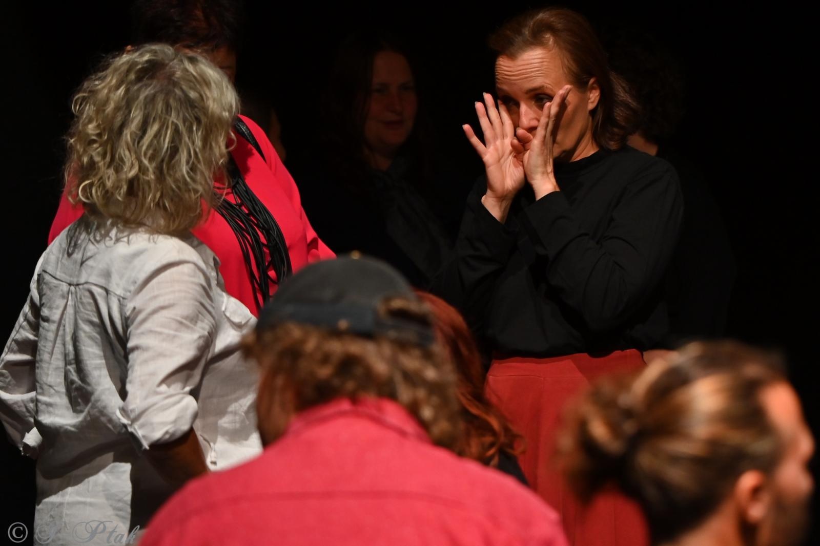 Zdjęcie w galerii na portalu naszraciborz.pl: Kolektyw Artystyczny z Raciborza na deskach Strzechy [FOTO] wiadomości z regionu