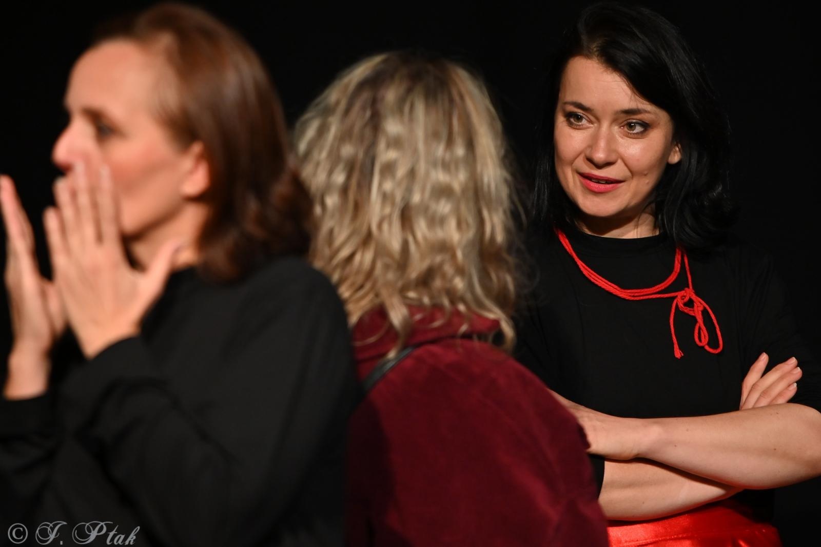 Zdjęcie w galerii na portalu naszraciborz.pl: Kolektyw Artystyczny z Raciborza na deskach Strzechy [FOTO] wiadomości z regionu