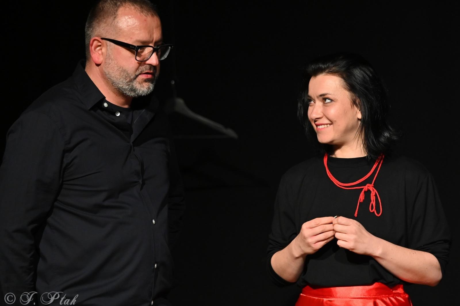 Zdjęcie w galerii na portalu naszraciborz.pl: Kolektyw Artystyczny z Raciborza na deskach Strzechy [FOTO] wiadomości z regionu