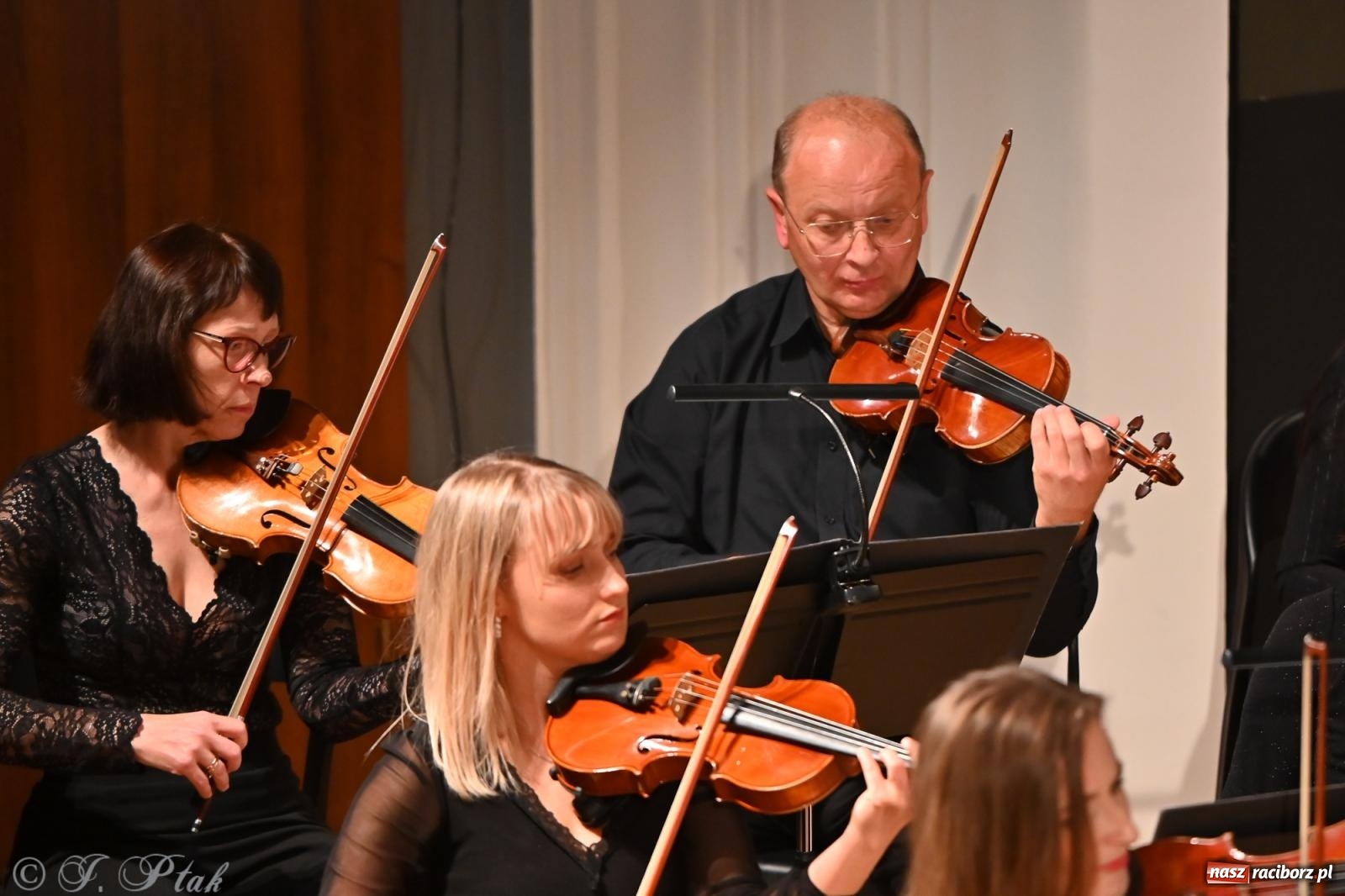Zdjęcie w galerii na portalu naszraciborz.pl: Finał 20. Międzynarodowego Festiwalu im. Gorczyckiego w Raciborzu wiadomości z regionu