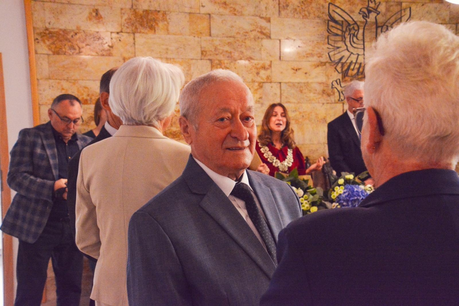 Zdjęcie w galerii na portalu naszraciborz.pl: Złote Gody w USC. Prezydent Raciborza wręczył medale za Długoletnie Pożycie Małżeńskie wiadomości z regionu