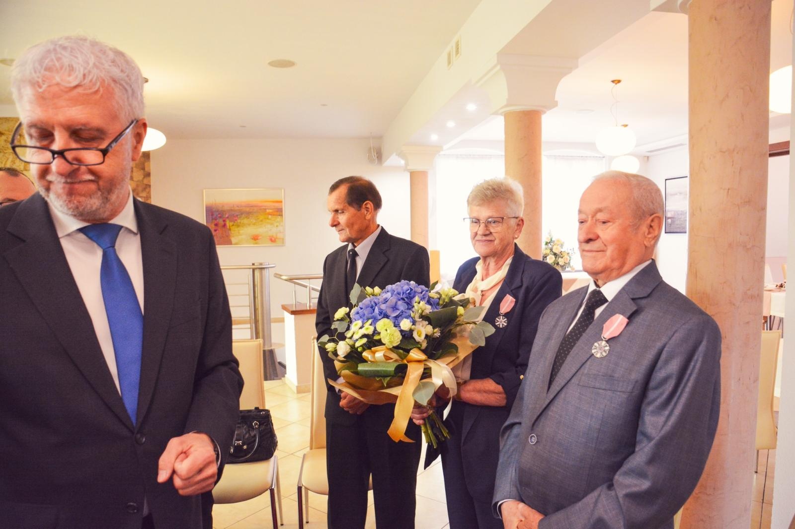 Zdjęcie w galerii na portalu naszraciborz.pl: Złote Gody w USC. Prezydent Raciborza wręczył medale za Długoletnie Pożycie Małżeńskie wiadomości z regionu