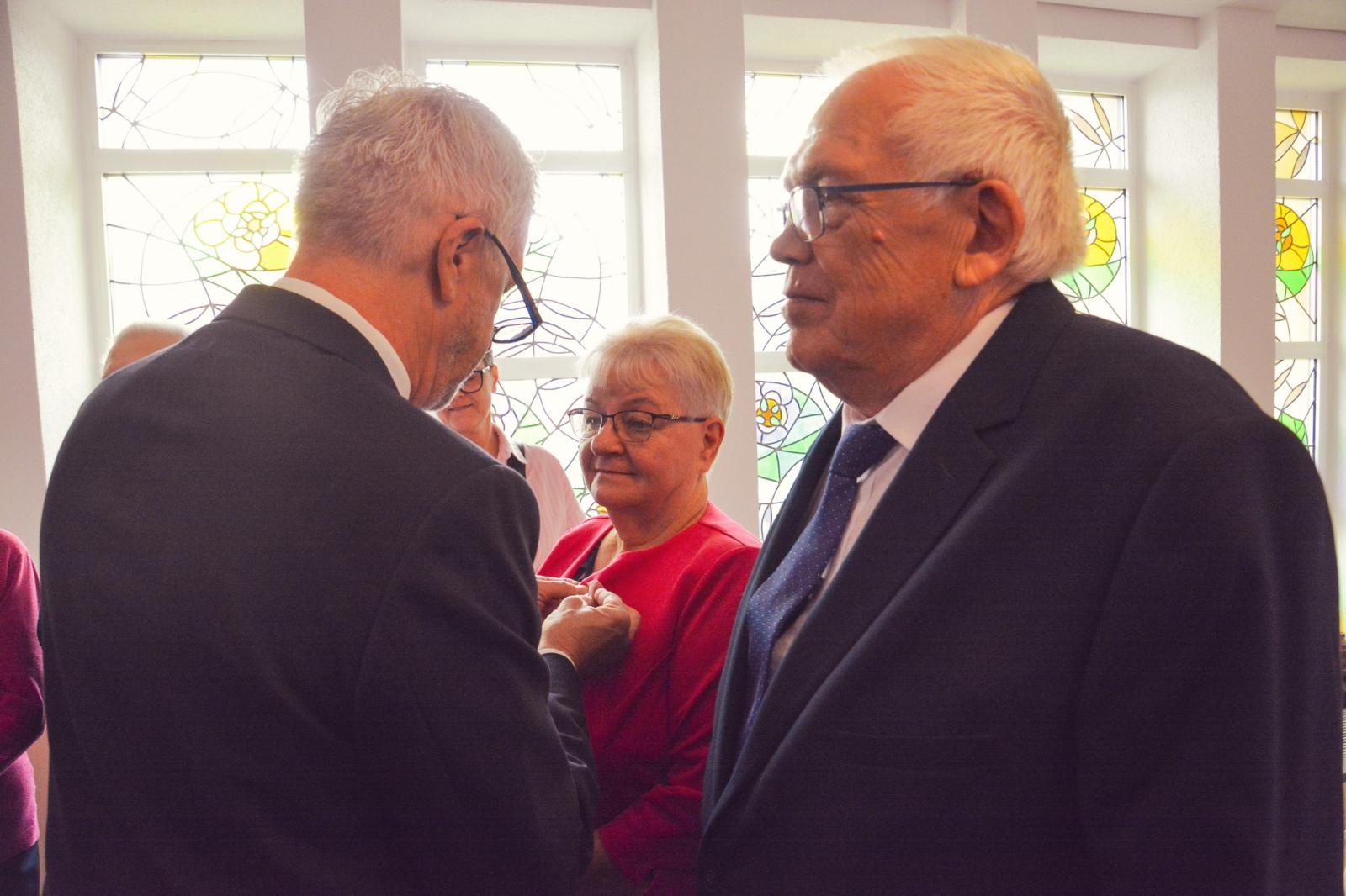 Zdjęcie w galerii na portalu naszraciborz.pl: Złote Gody w USC. Prezydent Raciborza wręczył medale za Długoletnie Pożycie Małżeńskie wiadomości z regionu