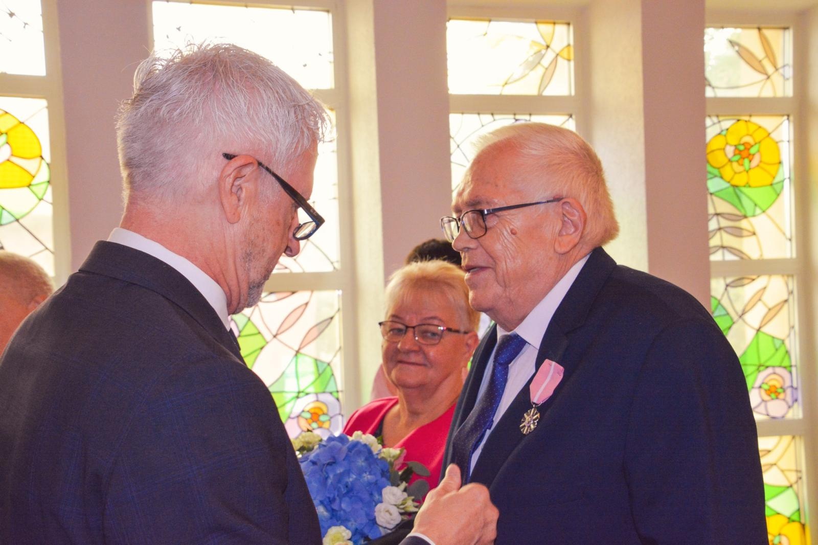 Zdjęcie w galerii na portalu naszraciborz.pl: Złote Gody w USC. Prezydent Raciborza wręczył medale za Długoletnie Pożycie Małżeńskie wiadomości z regionu