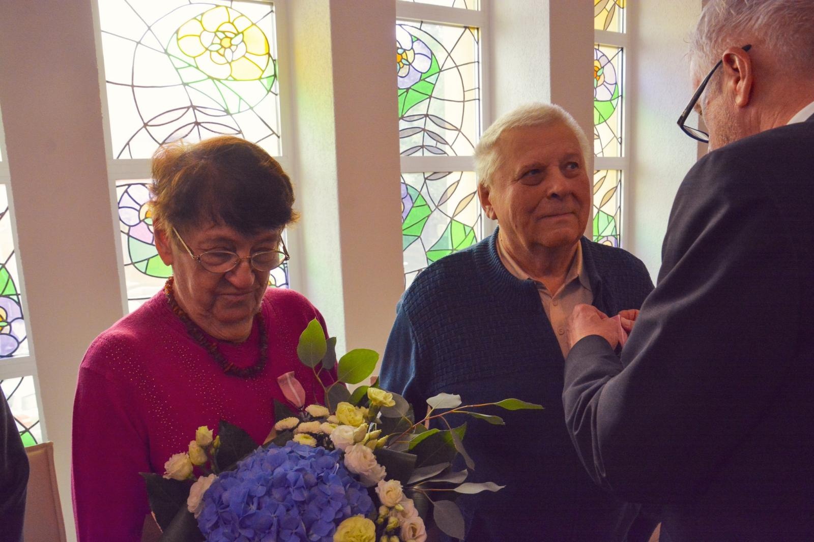 Zdjęcie w galerii na portalu naszraciborz.pl: Złote Gody w USC. Prezydent Raciborza wręczył medale za Długoletnie Pożycie Małżeńskie wiadomości z regionu