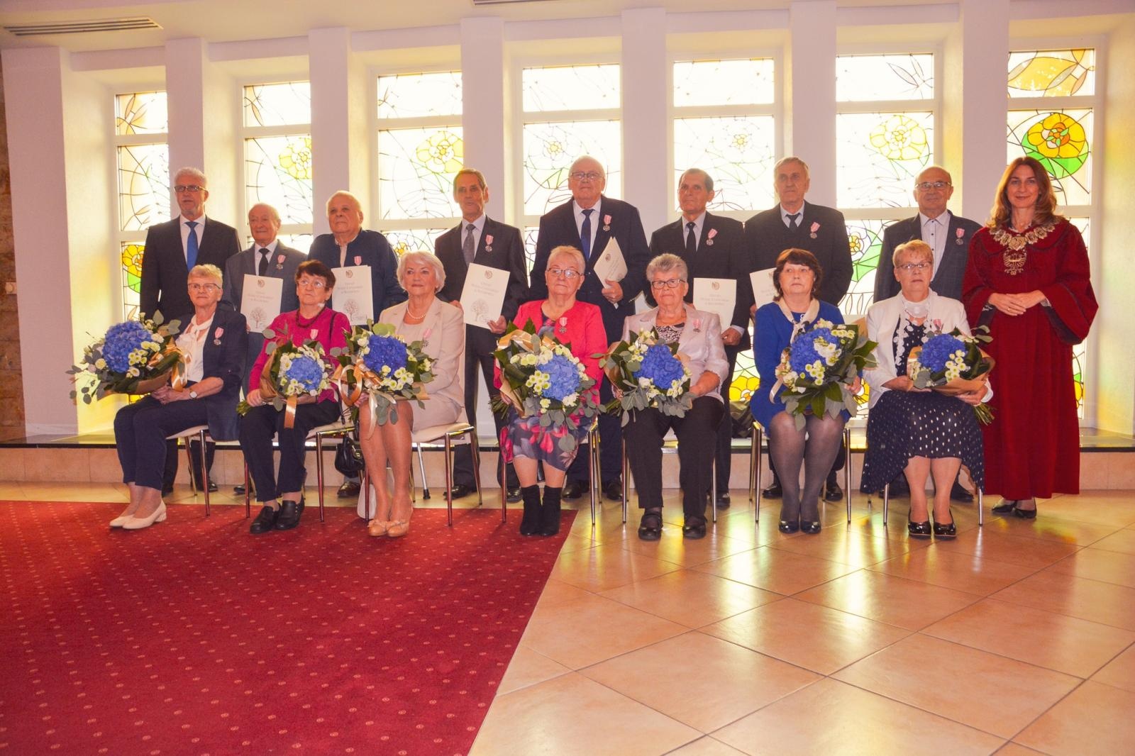 Zdjęcie w galerii na portalu naszraciborz.pl: Złote Gody w USC. Prezydent Raciborza wręczył medale za Długoletnie Pożycie Małżeńskie wiadomości z regionu