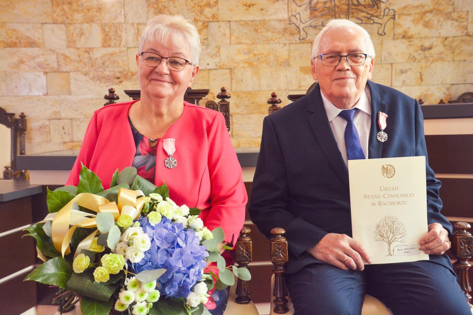 Zdjęcie w galerii na portalu naszraciborz.pl: Złote Gody w USC. Prezydent Raciborza wręczył medale za Długoletnie Pożycie Małżeńskie wiadomości z regionu