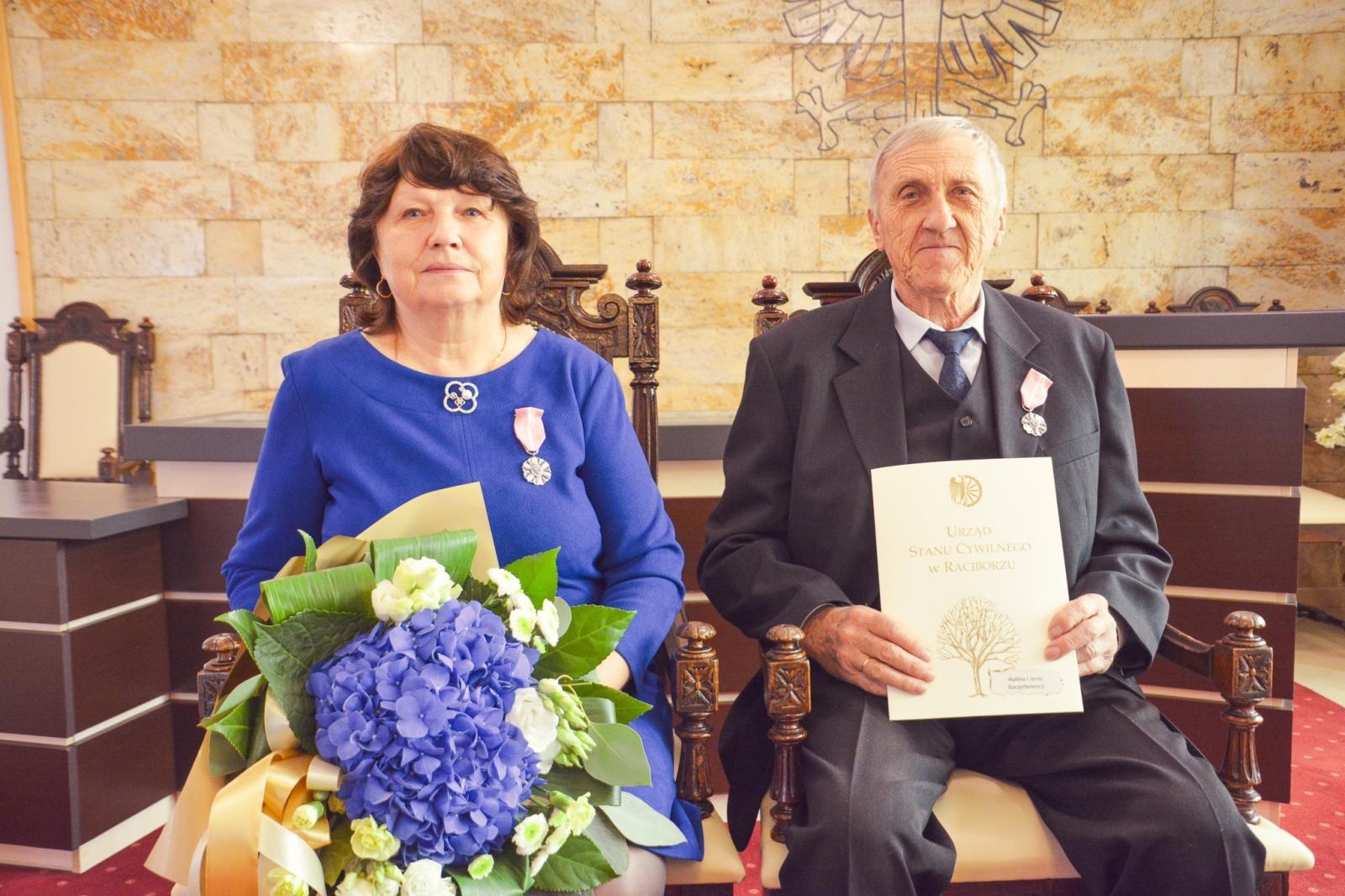 Zdjęcie w galerii na portalu naszraciborz.pl: Złote Gody w USC. Prezydent Raciborza wręczył medale za Długoletnie Pożycie Małżeńskie wiadomości z regionu