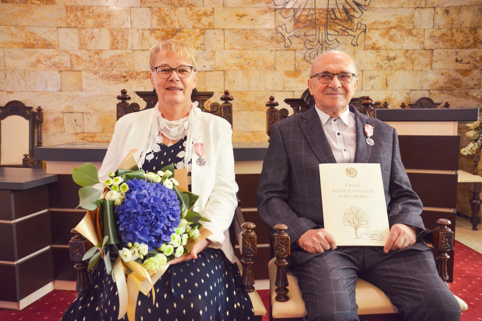Zdjęcie w galerii na portalu naszraciborz.pl: Złote Gody w USC. Prezydent Raciborza wręczył medale za Długoletnie Pożycie Małżeńskie wiadomości z regionu