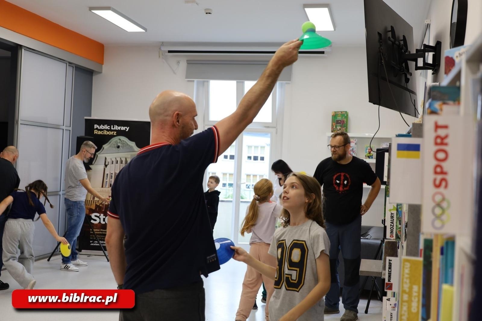 Zdjęcie w galerii na portalu naszraciborz.pl: Sportowa sobota w raciborskiej bibliotece wiadomości z regionu