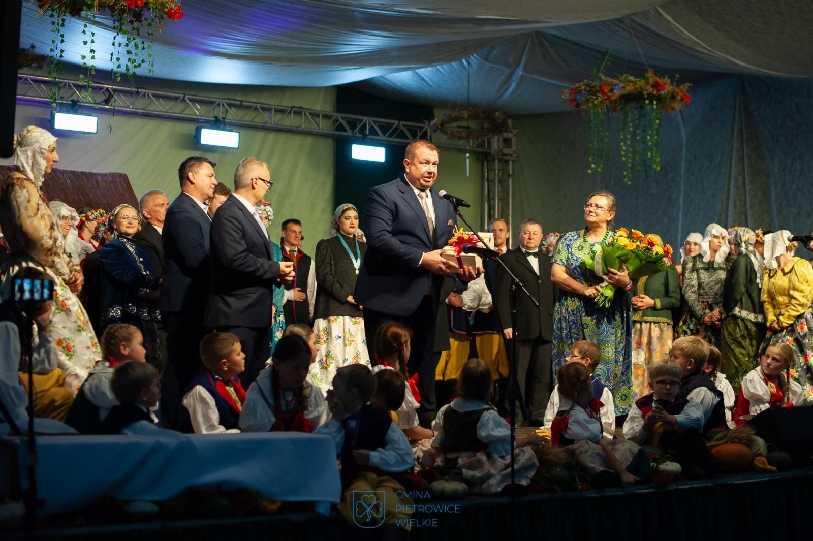 Zdjęcie w galerii na portalu naszraciborz.pl: Wesele śląskie w Pietrowicach Wielkich zachwyciło publiczność wiadomości z regionu