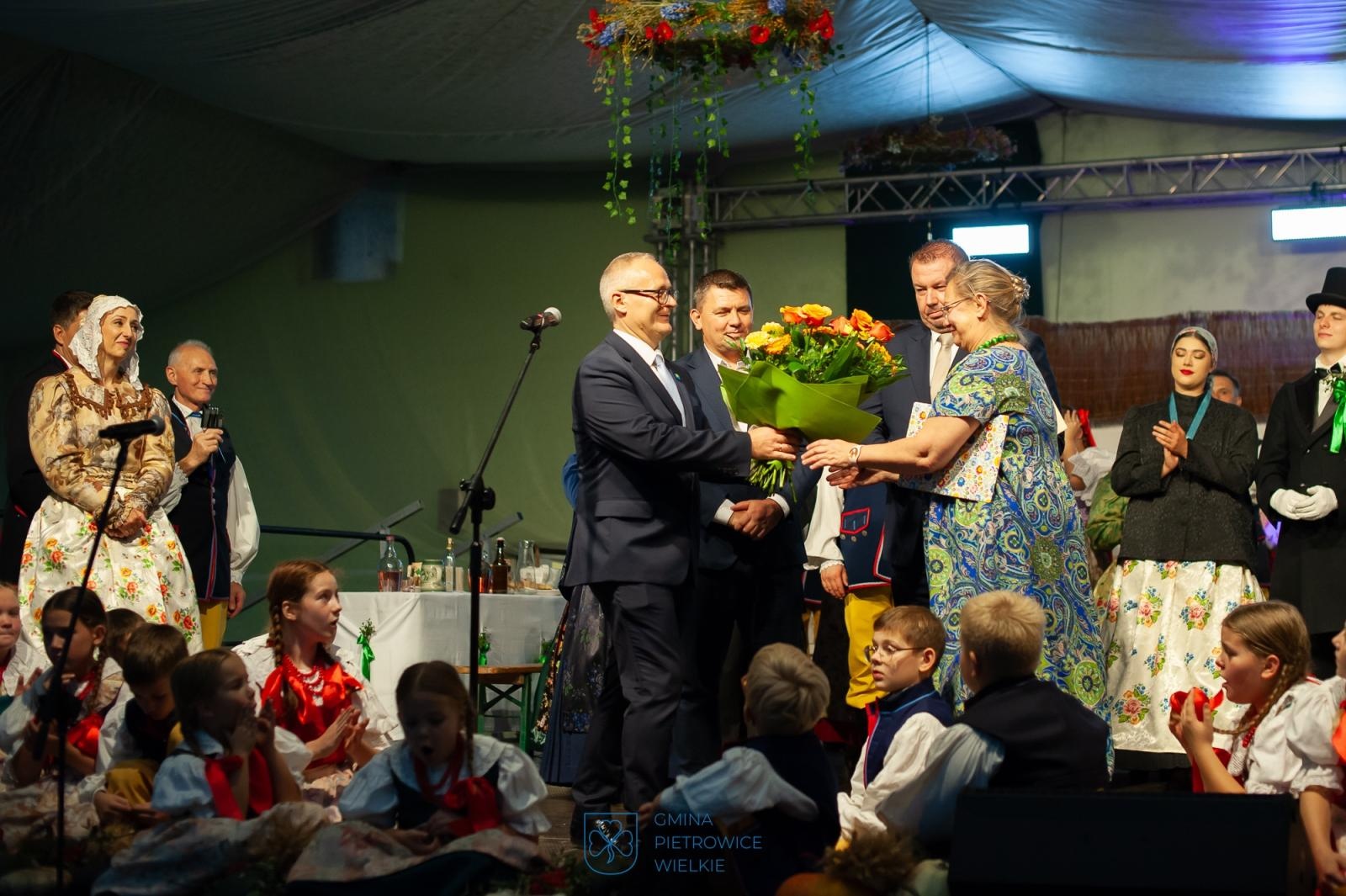 Zdjęcie w galerii na portalu naszraciborz.pl: Wesele śląskie w Pietrowicach Wielkich zachwyciło publiczność wiadomości z regionu