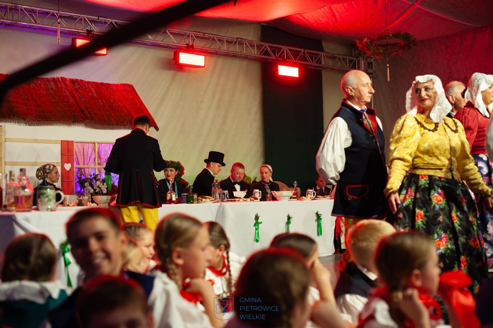 Zdjęcie w galerii na portalu naszraciborz.pl: Wesele śląskie w Pietrowicach Wielkich zachwyciło publiczność wiadomości z regionu