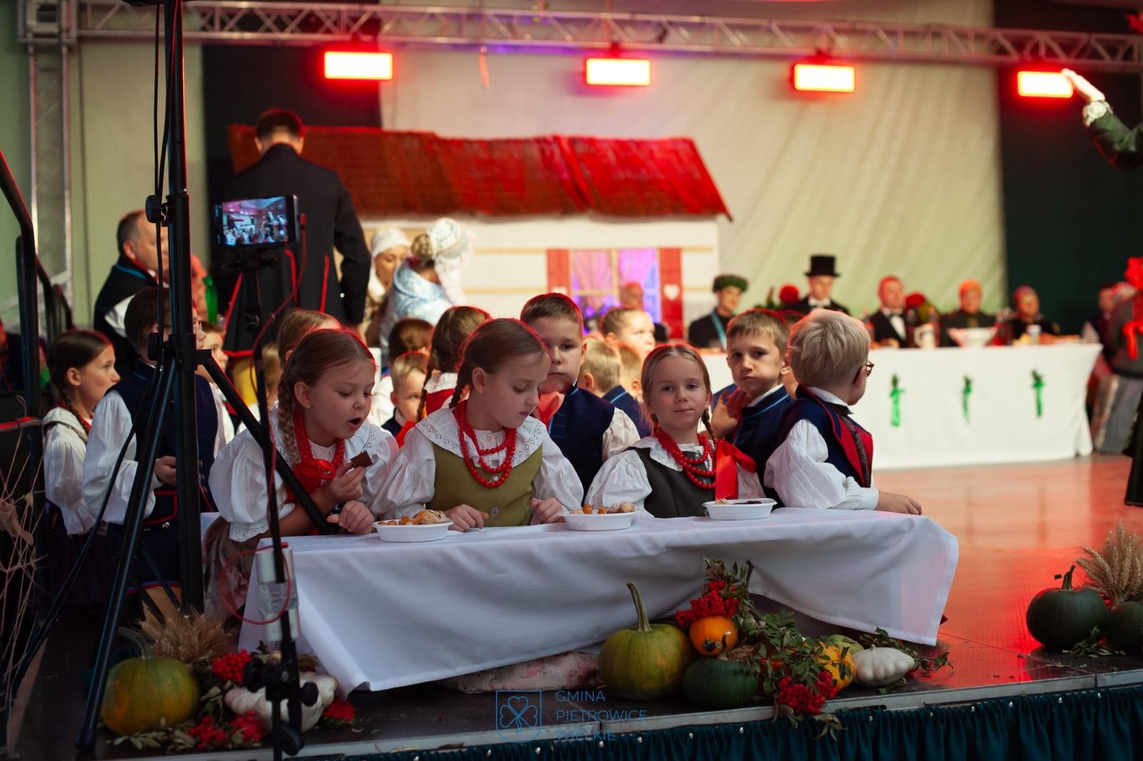 Zdjęcie w galerii na portalu naszraciborz.pl: Wesele śląskie w Pietrowicach Wielkich zachwyciło publiczność wiadomości z regionu