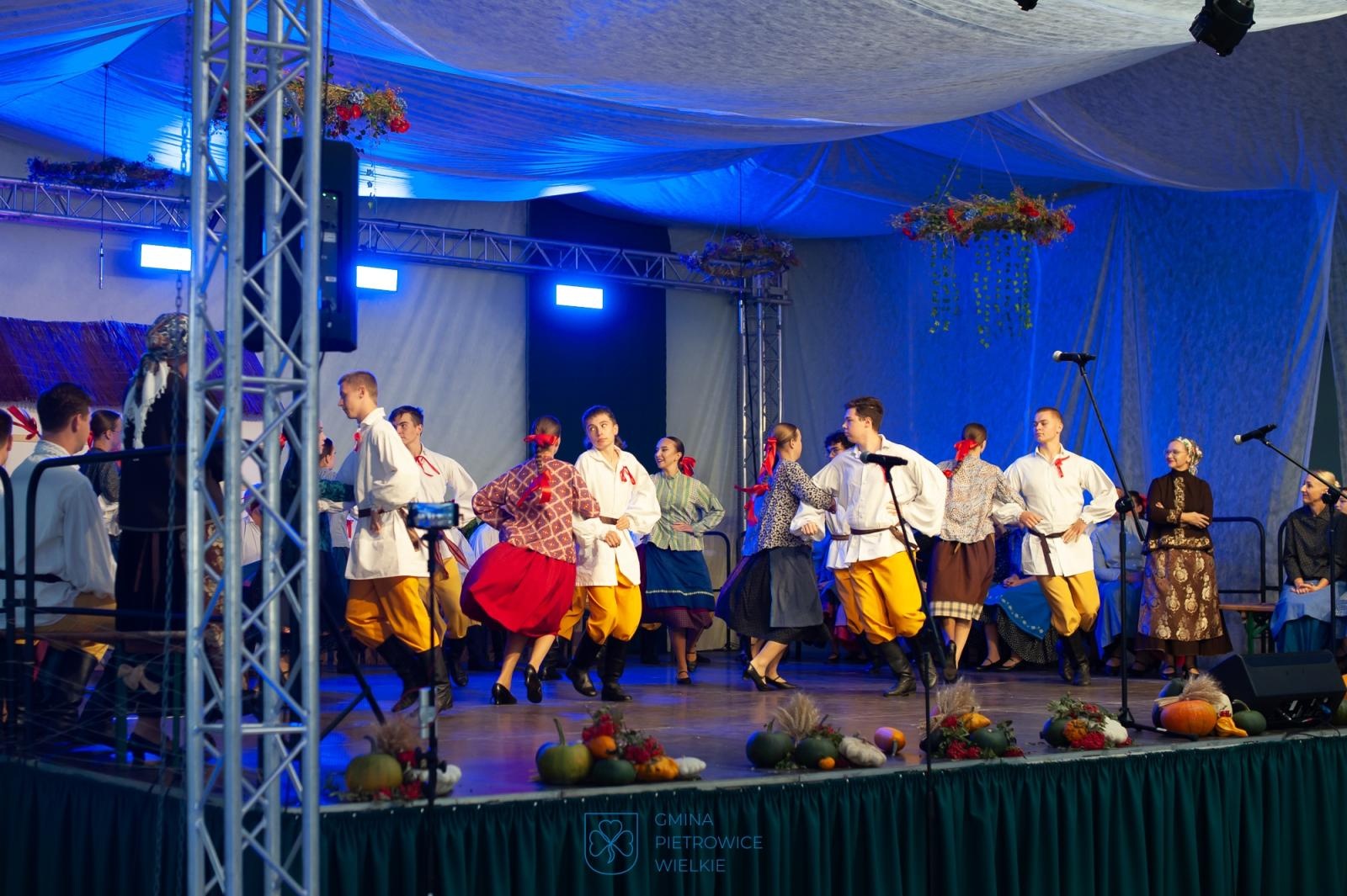 Zdjęcie w galerii na portalu naszraciborz.pl: Wesele śląskie w Pietrowicach Wielkich zachwyciło publiczność wiadomości z regionu