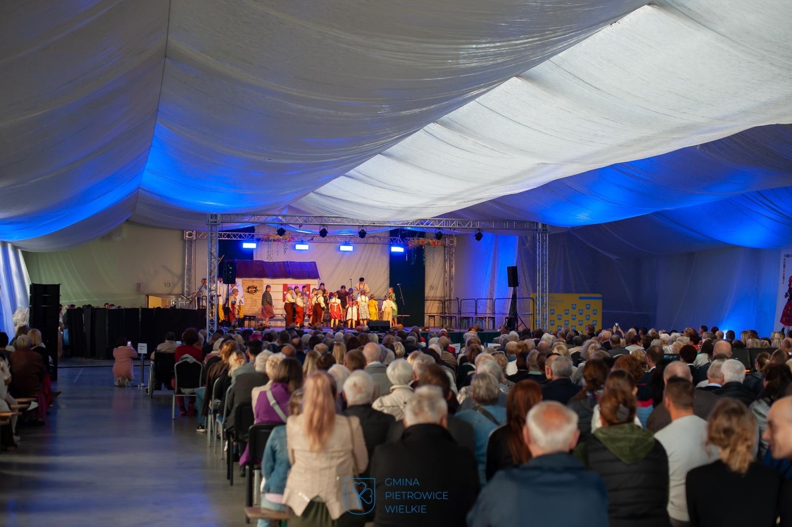 Zdjęcie w galerii na portalu naszraciborz.pl: Wesele śląskie w Pietrowicach Wielkich zachwyciło publiczność wiadomości z regionu