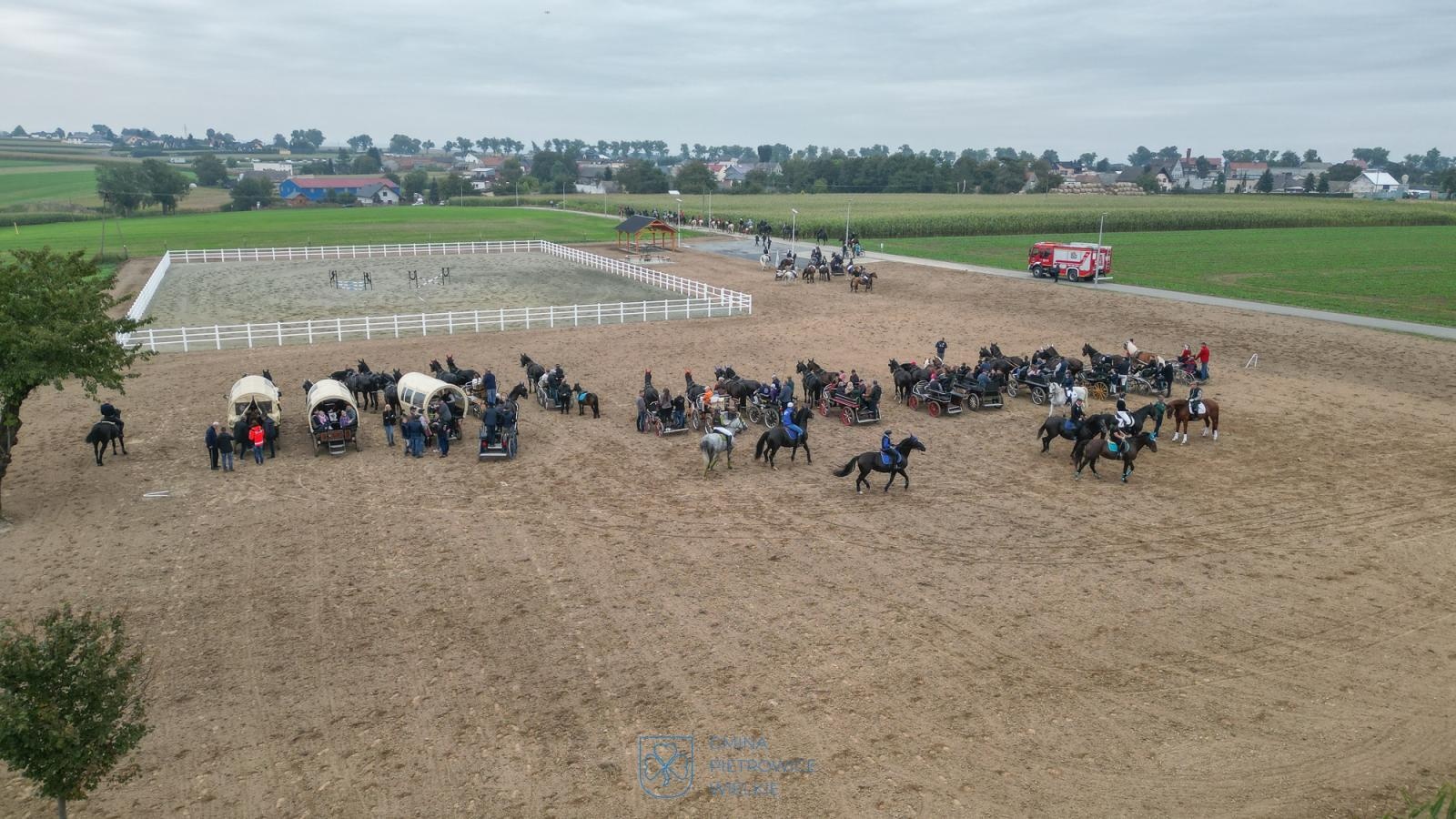 Zdjęcie w galerii na portalu naszraciborz.pl: Hubertus w Żerdzinach – relacja na bis z wydarzenia jeździeckiego i nowej atrakcji dla miłośników tradycji wiadomości z regionu
