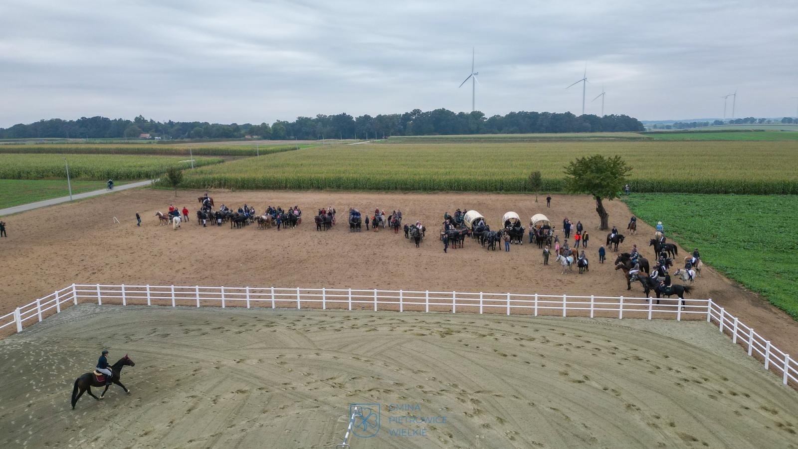 Zdjęcie w galerii na portalu naszraciborz.pl: Hubertus w Żerdzinach – relacja na bis z wydarzenia jeździeckiego i nowej atrakcji dla miłośników tradycji wiadomości z regionu