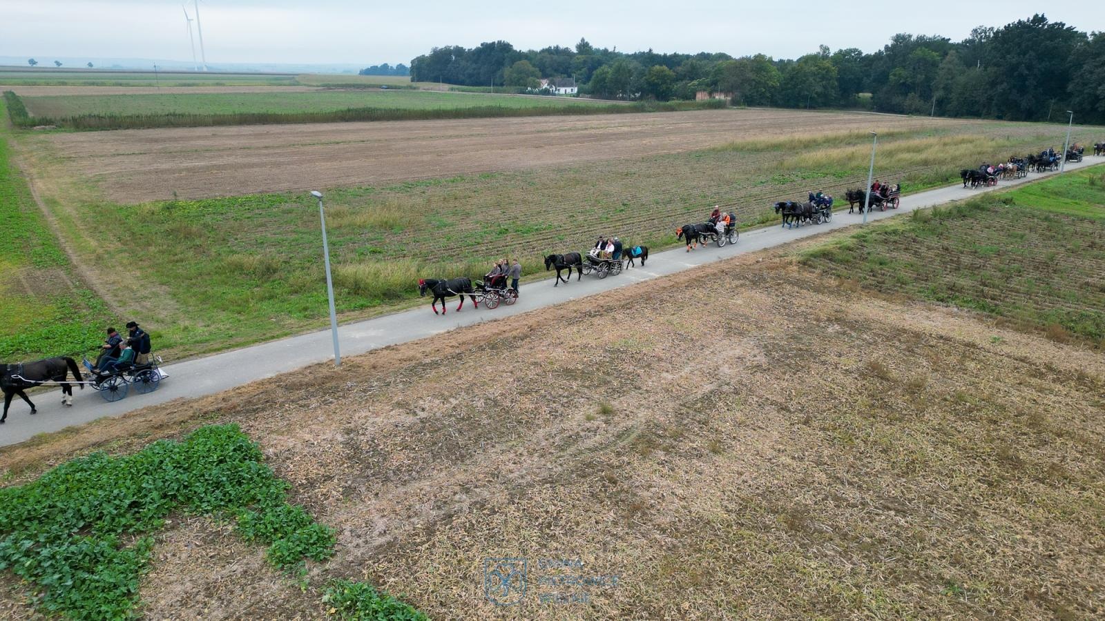 Zdjęcie w galerii na portalu naszraciborz.pl: Hubertus w Żerdzinach – relacja na bis z wydarzenia jeździeckiego i nowej atrakcji dla miłośników tradycji wiadomości z regionu