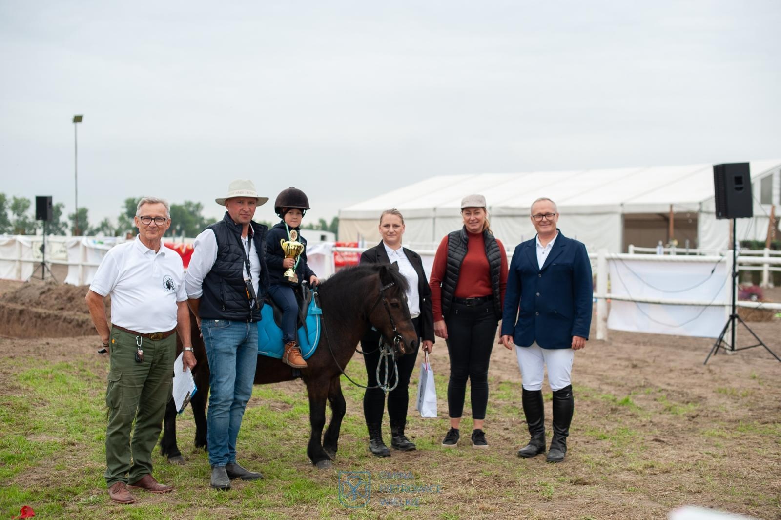 Zdjęcie w galerii na portalu naszraciborz.pl: Hubertus w Żerdzinach – relacja na bis z wydarzenia jeździeckiego i nowej atrakcji dla miłośników tradycji wiadomości z regionu
