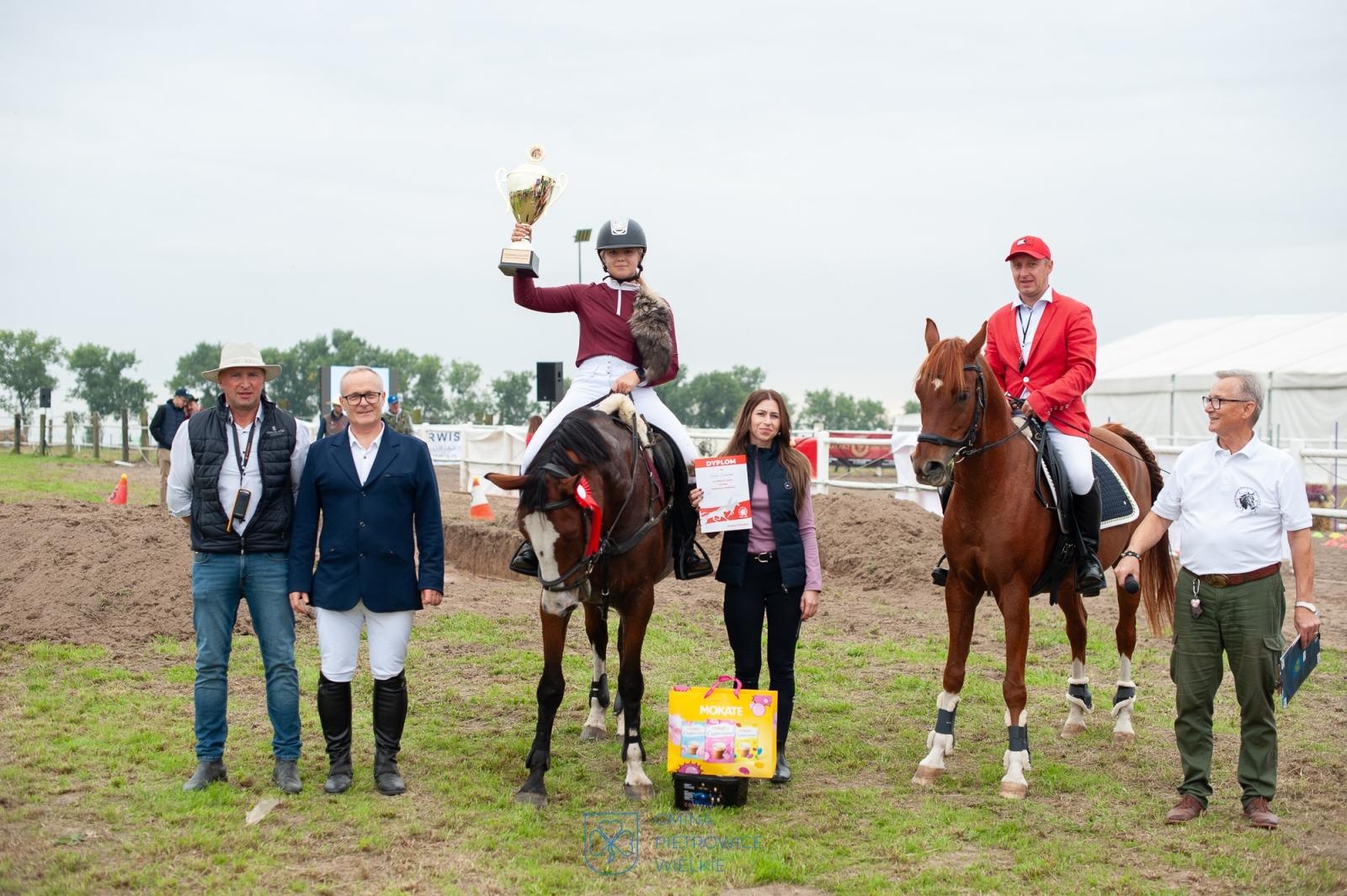 Zdjęcie w galerii na portalu naszraciborz.pl: Hubertus w Żerdzinach – relacja na bis z wydarzenia jeździeckiego i nowej atrakcji dla miłośników tradycji wiadomości z regionu